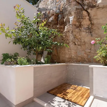 Casa vacanze Stunning In With Wifi Zrnovo