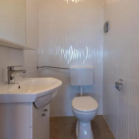 Stunning In With Sauna Zrnovo