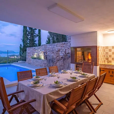 Stunning In With Sauna Casa de Férias Zrnovo